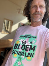 Afbeelding in Gallery-weergave laden, Ga Bloemscrollen! pakket met shirt / stickers / poster